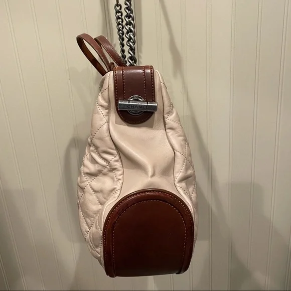 ❌SOLD❌ CHANEL, AUTHENTIC…Two Tone Leather - Picture 7 of 10